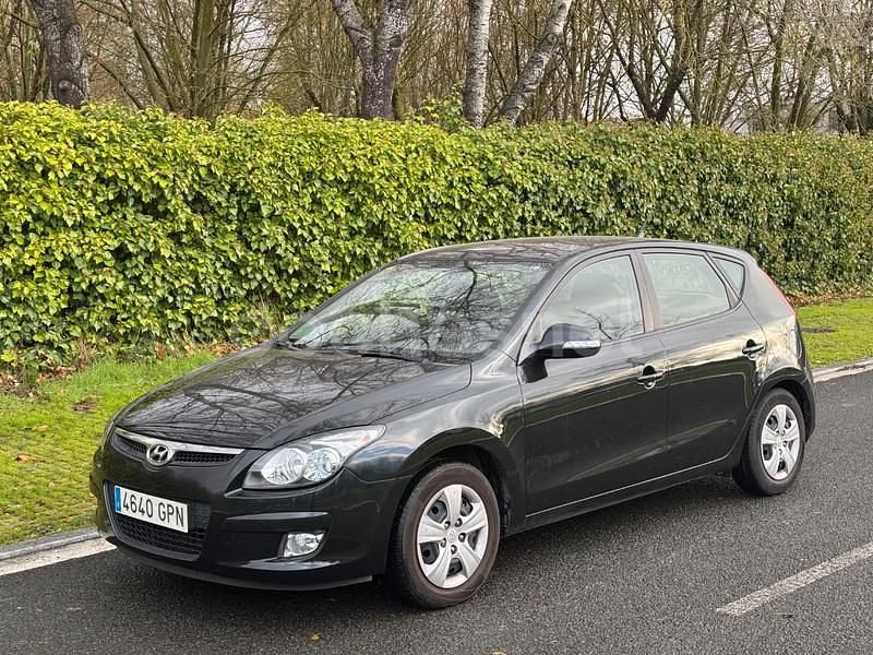 Negro Usado 2009 Hyundai i30 Classic Berlina | 6990 € (Un poco caro) - Imagen 1/4