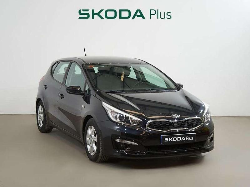 Negro Usado 2016 Kia Ceed GT Berlina | 8900 € (Buen precio) - Imagen 1/4