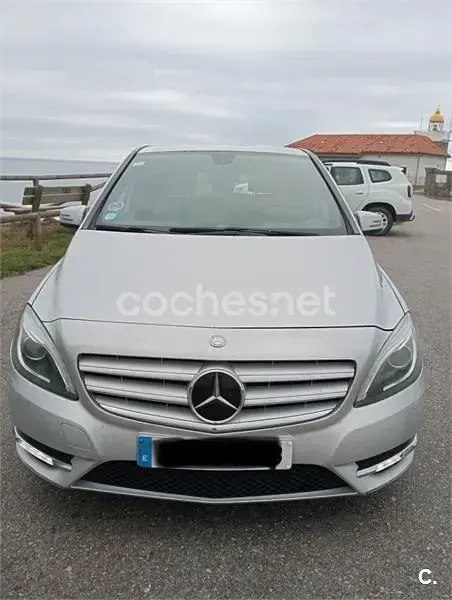 Usado Mercedes B180 109 CV (80 kW) 2013 Gris / plata Utilitario