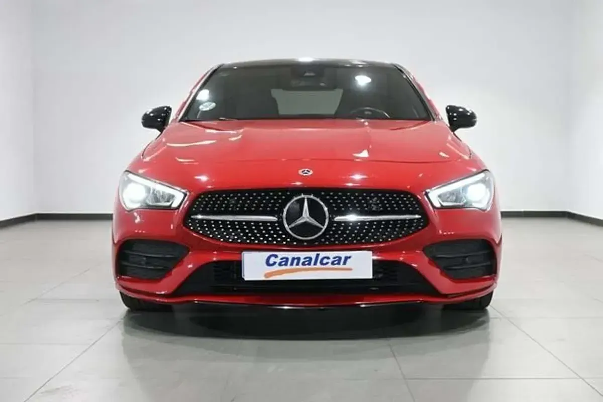 Usado Mercedes CLA180 122 CV (89 kW) 2019 Rojo Coupe