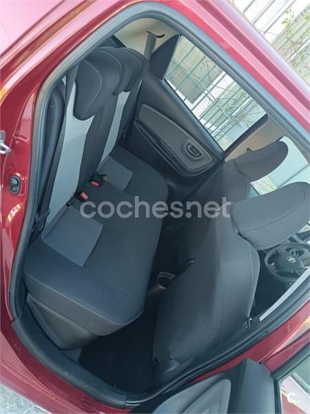 Usado Toyota Yaris Hybrid Active 100 CV (73 kW) 2018 Rojo Berlina