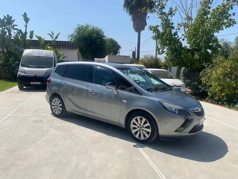 Usado Opel Zafira Tourer Selective 130 CV (95 kW) 2015 Gris / plata Monovolumen