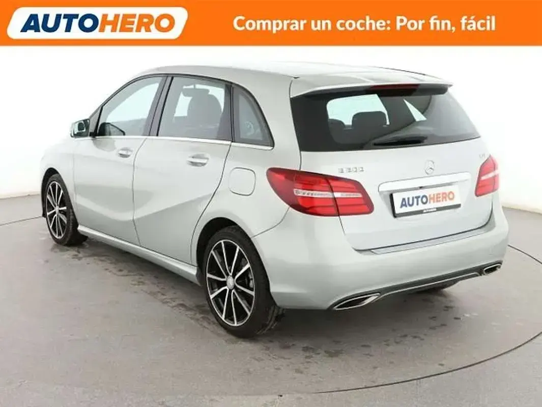 Usado Mercedes B200 Urban 135 CV (99 kW) 2015 Gris Utilitario