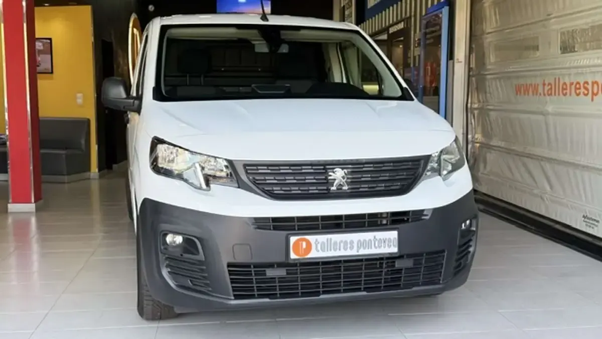 Usado Peugeot Partner Premium 102 CV (75 kW) 2022 Blanco Monovolumen