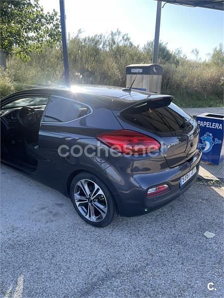 Usado Kia ProCeed 136 CV (100 kW) 2016 Gris / plata Utilitario