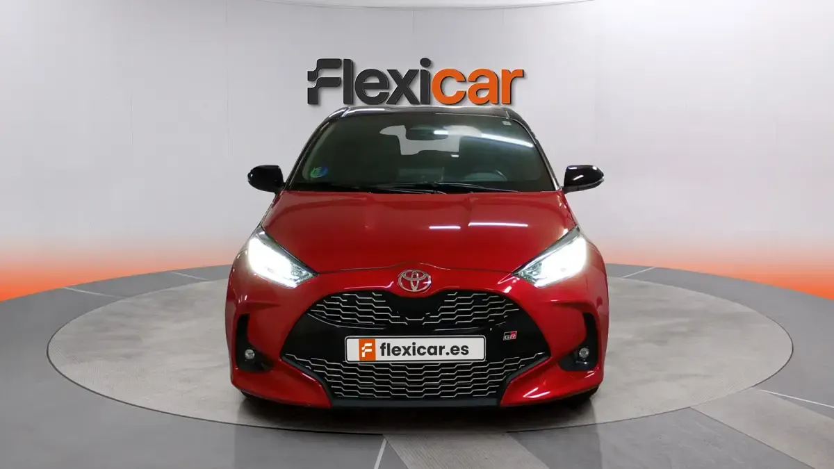 Usado Toyota Yaris Hybrid Sport 130 CV (95 kW) 2025 Rojo Berlina