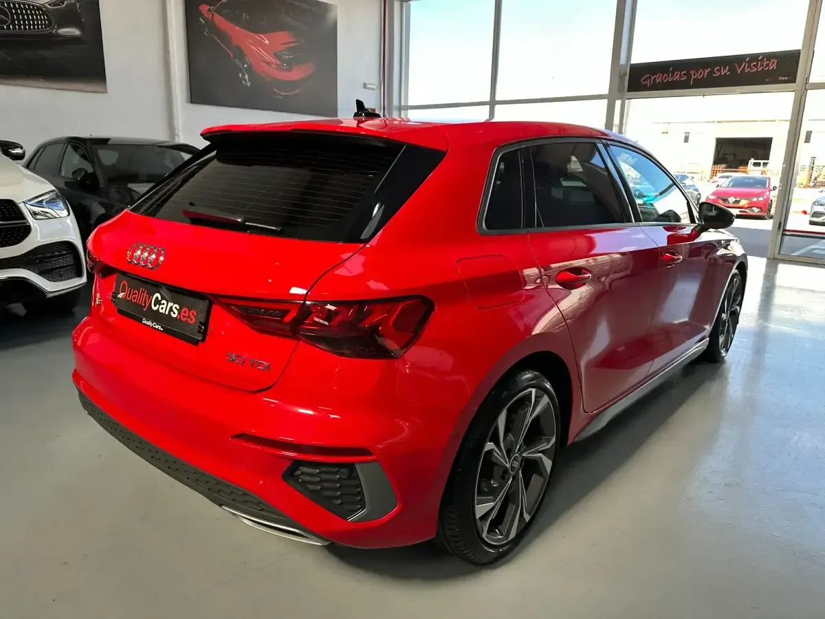 Begagnad Audi A3 S-Line 116 HK (85 kW) 2022 Röd Sedan