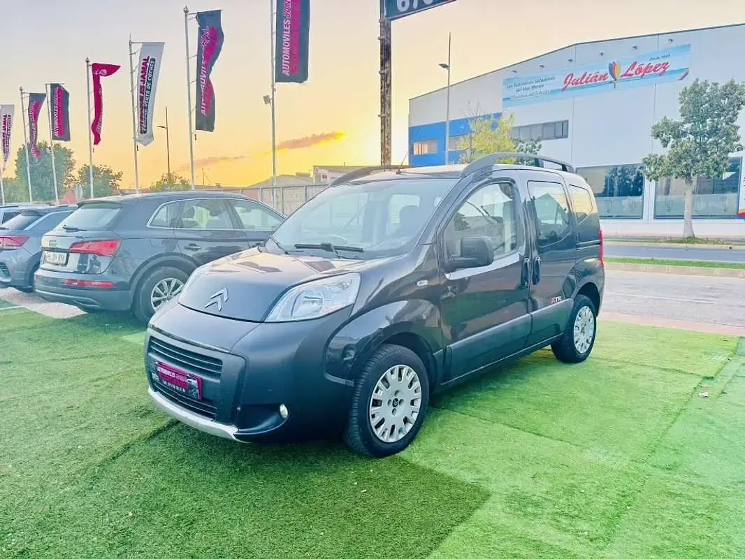 Usado Citroën Nemo Attraction 80 CV (58 kW) 2016 Negro Monovolumen