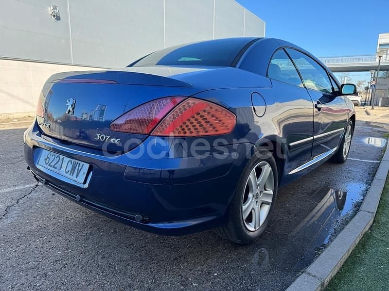 Usado Peugeot 307 CC 143 CV (105 kW) 2004 Azul Descapotable