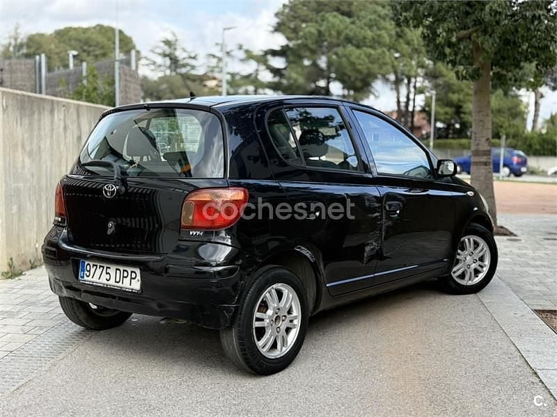 Usado Toyota Yaris 87 CV (63 kW) 2005 Negro Berlina