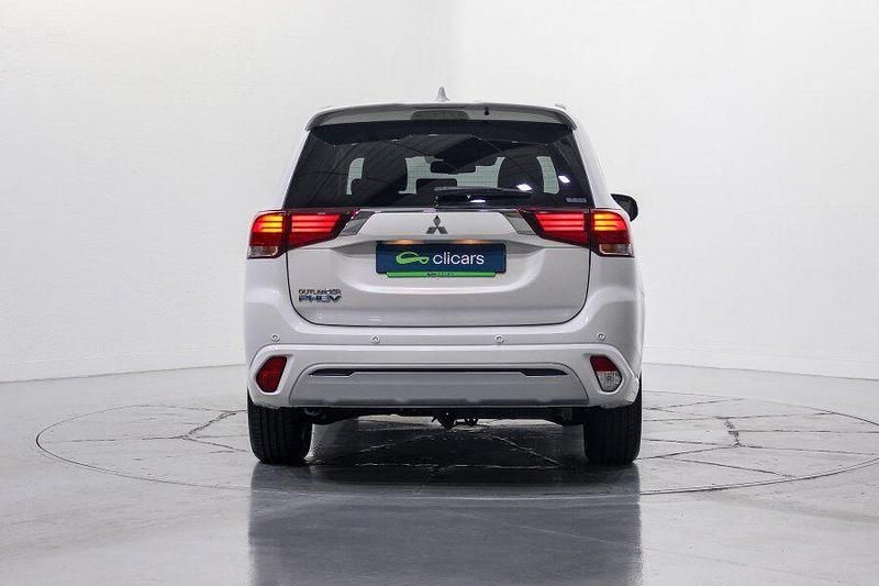 Usado Mitsubishi Outlander P-HEV 224 CV (164 kW) 2021 Blanco SUV