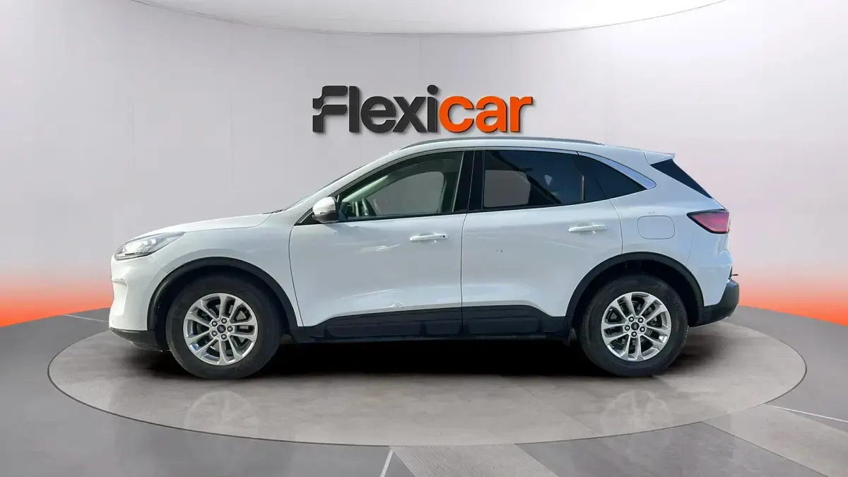 Usado Ford Kuga Titanium 150 CV (110 kW) 2023 Blanco SUV