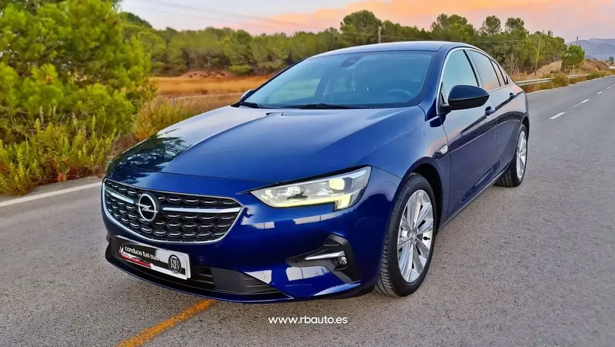 Usado Opel Insignia GS Line 122 CV (89 kW) 2020 Azul Berlina