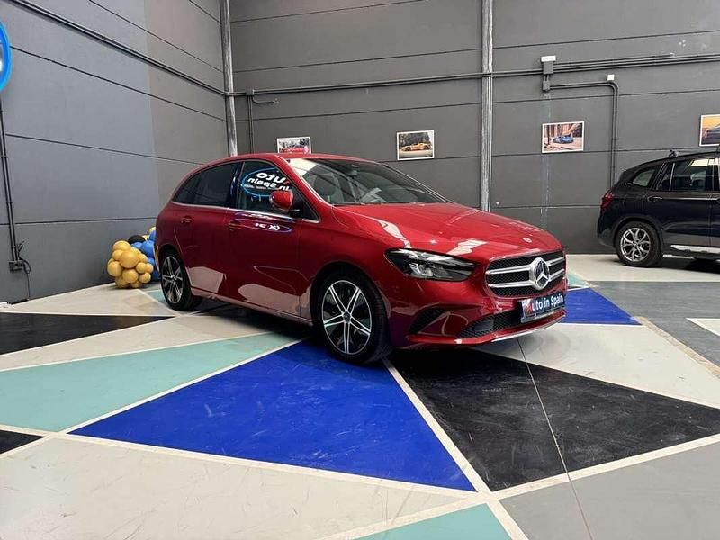 Usado Mercedes B180 136 CV (100 kW) 2021 Rojo Monovolumen
