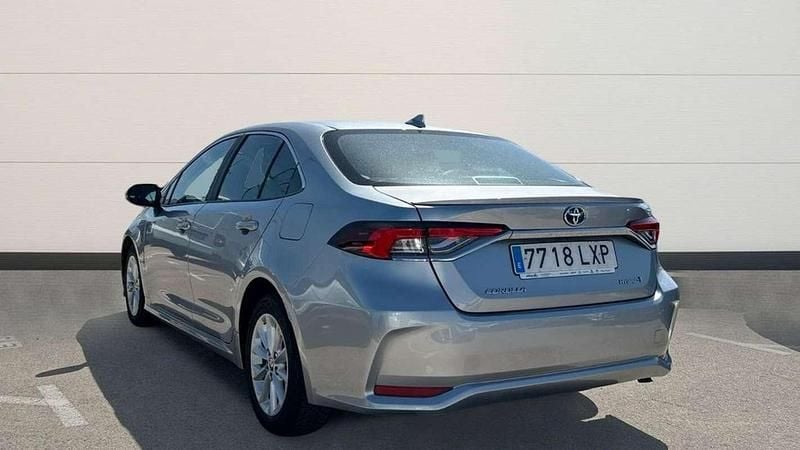 Usado Toyota Corolla Active 122 CV (89 kW) 2022 Gris Berlina