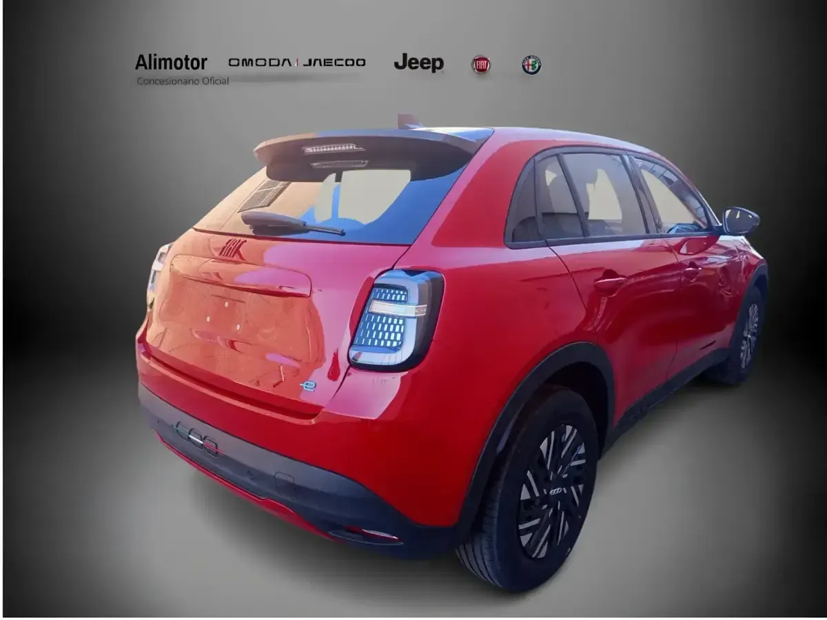 Usado Fiat 600E Red 114 kW (156 CV) 2024 Rojo SUV