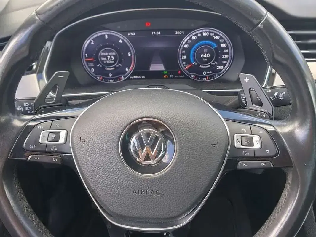 Usado VW Passat Sportline 190 CV (139 kW) 2016 Gris Berlina