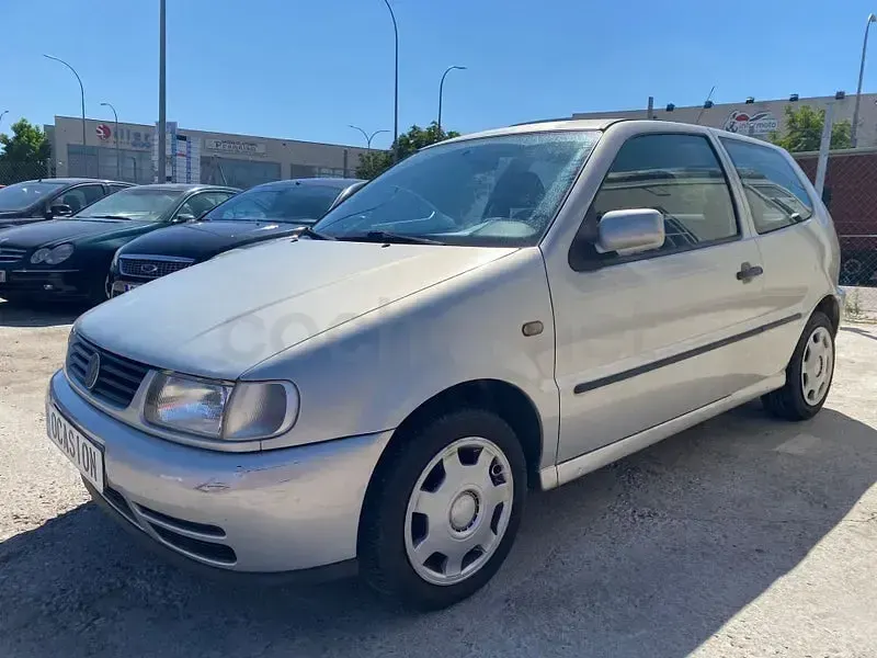 Begagnad VW Polo Conceptline 60 HK (44 kW) 1999 Grå Sedan