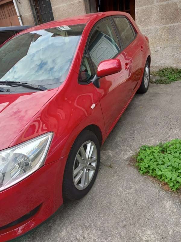 Usado Toyota Auris Active 126 CV (92 kW) 2010 Rojo Utilitario