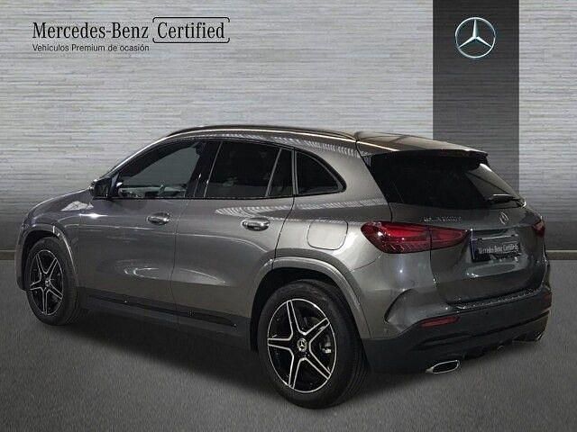 Usado Mercedes GLA200 AMG line 150 CV (110 kW) 2025 Gris montaña SUV