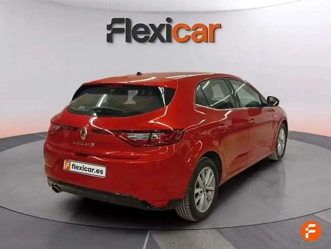 Usado Renault Mégane Zen 132 CV (97 kW) 2017 Rojo Utilitario