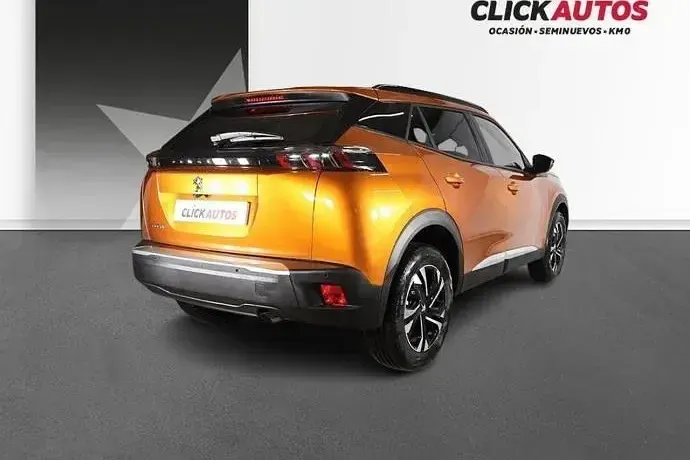 Usado Peugeot 2008 Allure 100 CV (73 kW) 2023 Negro SUV