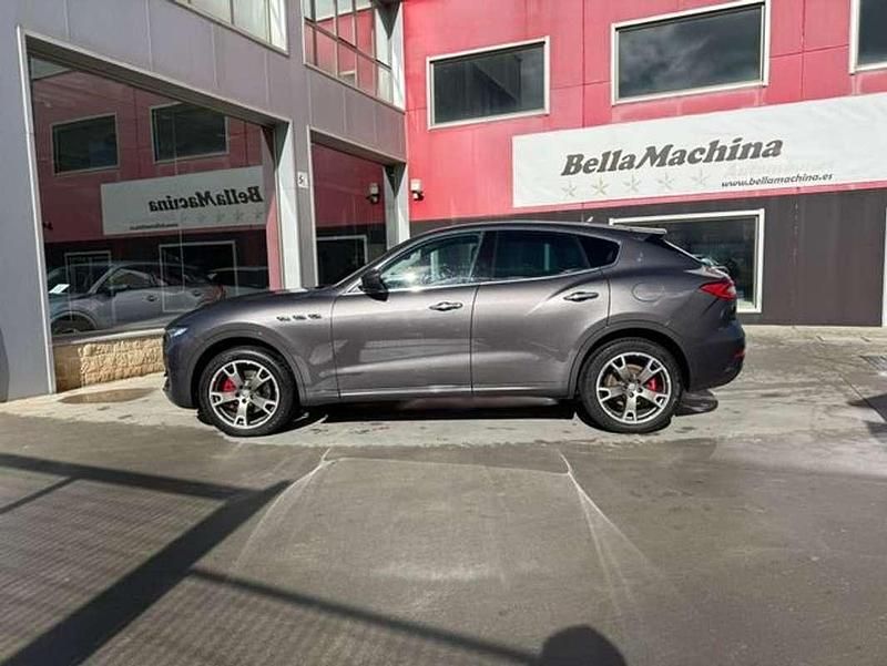 Usado Maserati Levante GranLusso 275 CV (202 kW) 2017 Gris SUV