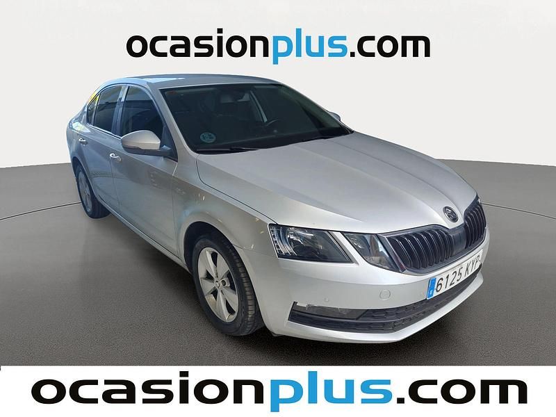 Usado Skoda Octavia 116 CV (85 kW) 2019 Gris plata Berlina