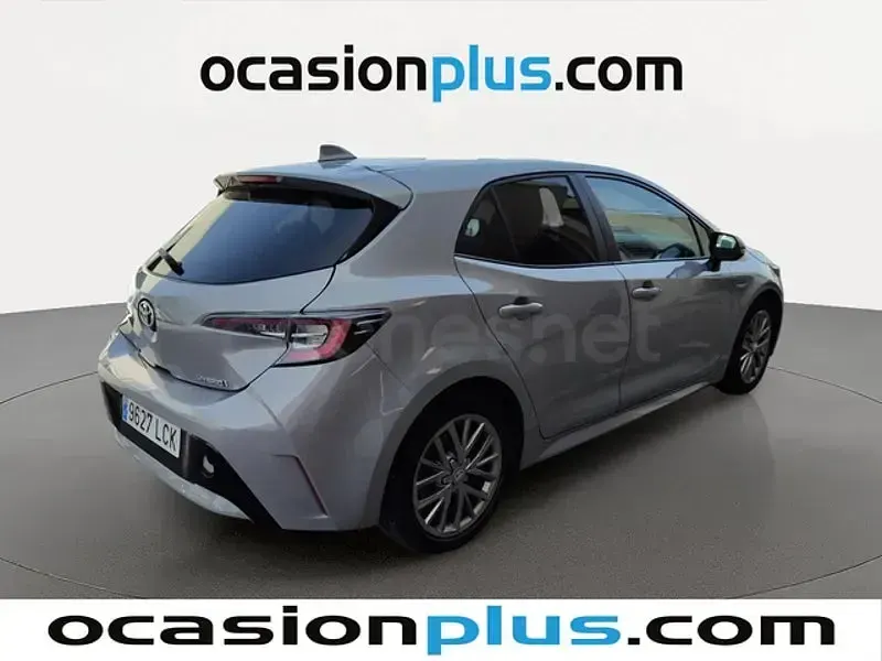 Usado Toyota Corolla 122 CV (89 kW) 2019 Gris / plata Berlina