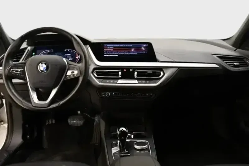 Usado BMW 118 Comfort Edition 150 CV (110 kW) 2022 Gris Utilitario