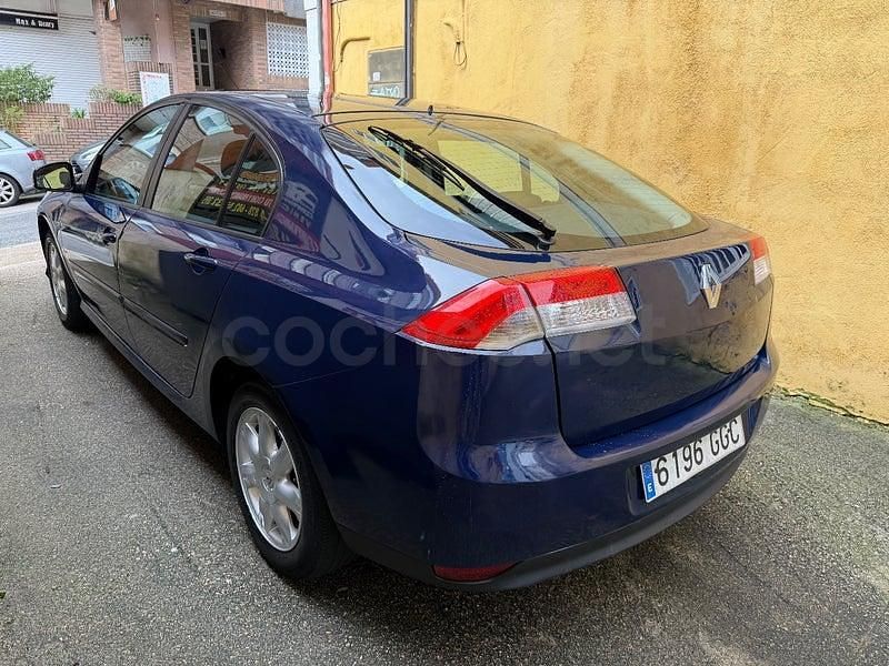 Usado Renault Laguna III 130 CV (95 kW) 2010 Azul Berlina