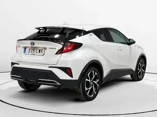 Begagnad Toyota C-HR Advance 184 HK (135 kW) 2022 Vit SUV