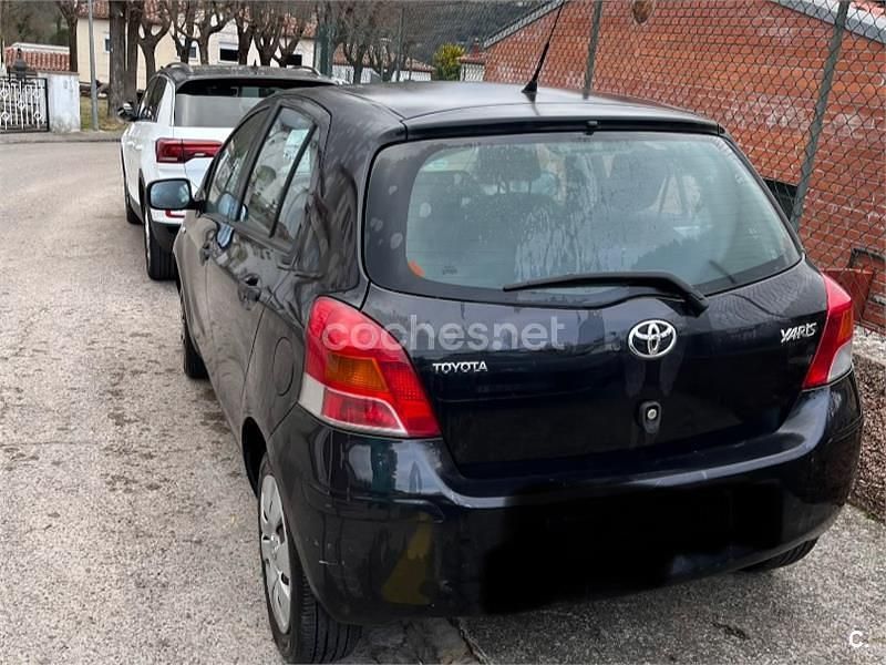 Usado Toyota Yaris Live 69 CV (50 kW) 2009 Negro Utilitario