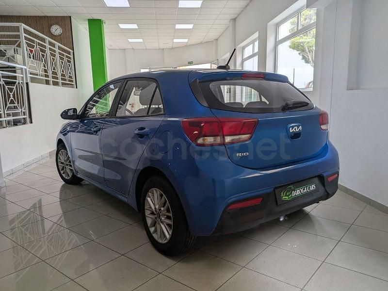 Usado Kia Rio 84 CV (61 kW) 2022 Azul Berlina