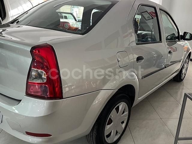 Usado Dacia Logan Ambiance 75 CV (55 kW) 2010 Gris / plata Berlina