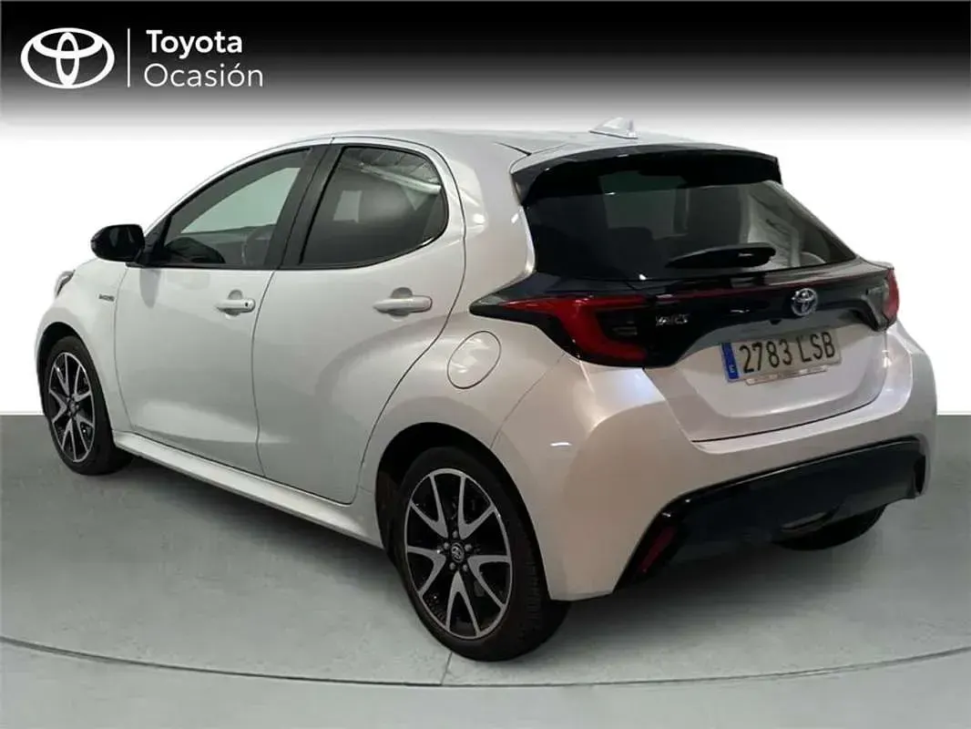 Usado Toyota Yaris Style 116 CV (85 kW) 2021 Blanco Utilitario