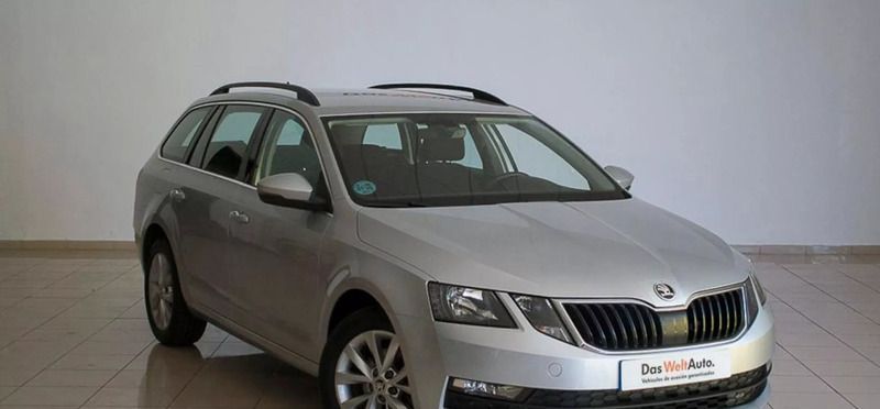 Gris metalizado Usado 2020 Skoda Octavia Ambition Familiar | 16.080 € (Precio justo) - Imagen 1/4