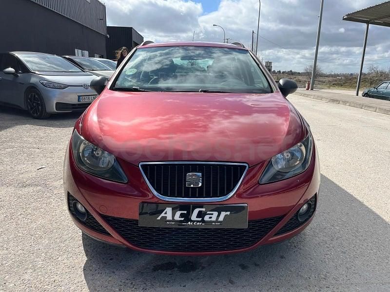 Usado Seat Ibiza ST Style 90 CV (66 kW) 2011 Rojo Familiar