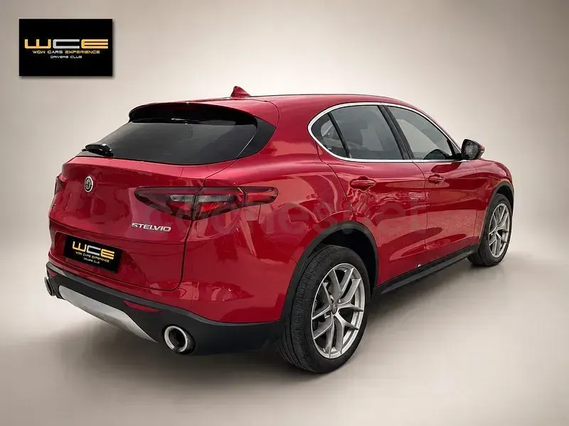 Usado Alfa Romeo Stelvio Executive 210 CV (154 kW) 2018 Rojo SUV