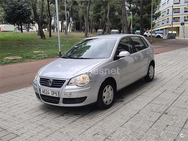 Gris / plata Usado 2005 VW Polo Trendline Berlina | 2350 € (Precio justo) - Imagen 1/4