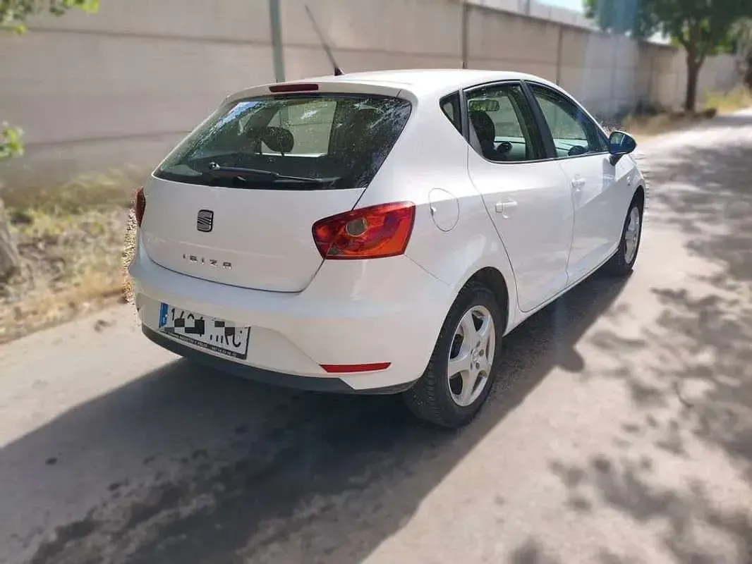 Usado Seat Ibiza Style 90 CV (66 kW) 2013 Blanco Utilitario