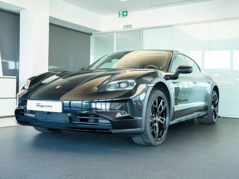 Negro jet metalizado Usado 2024 Porsche Taycan Cross Turismo Berlina | 112.000 € - Imagen 1/4