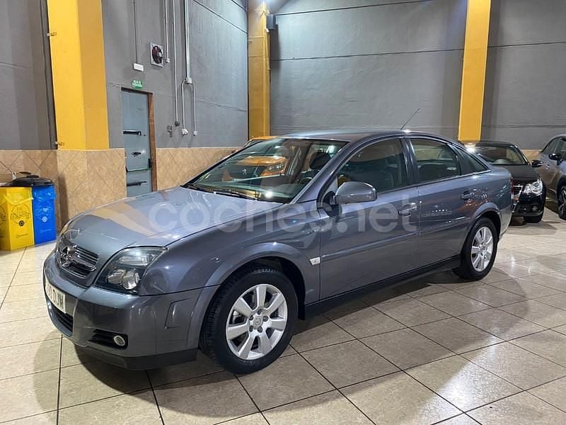 Gris / plata Usado 2005 Opel Vectra Cosmo Berlina | 3490 € (Precio justo) - Imagen 1/4