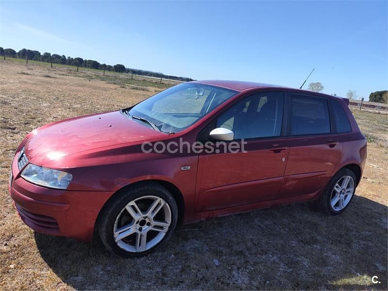Używany Fiat Stilo Active 115 KM (84 kW) 2003 Czerwony Sedan/Limuzyna