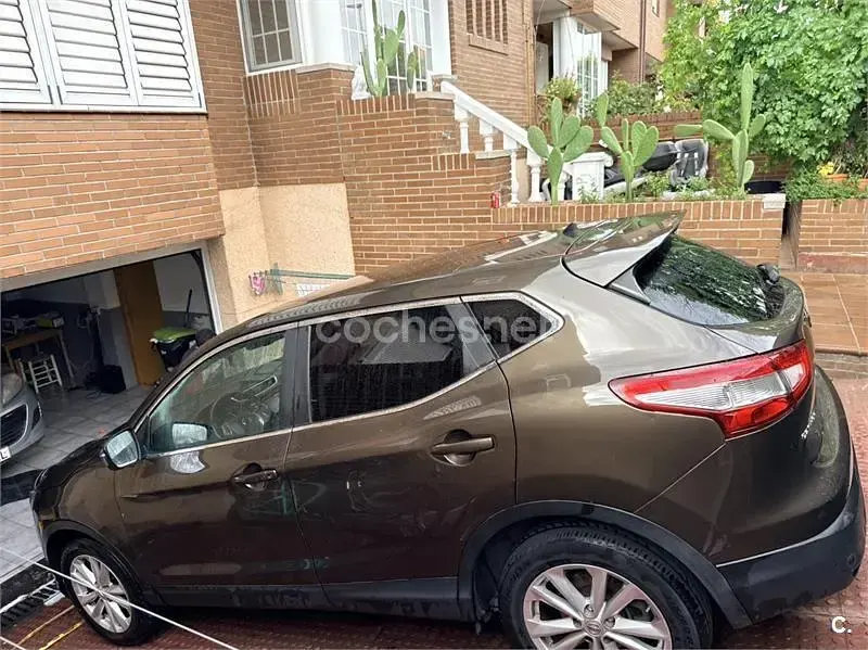 Usado Nissan Qashqai N-TEC 115 CV (84 kW) 2014 Marrón SUV