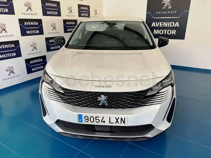 Usado Peugeot 5008 Active 130 CV (95 kW) 2022 Blanco SUV