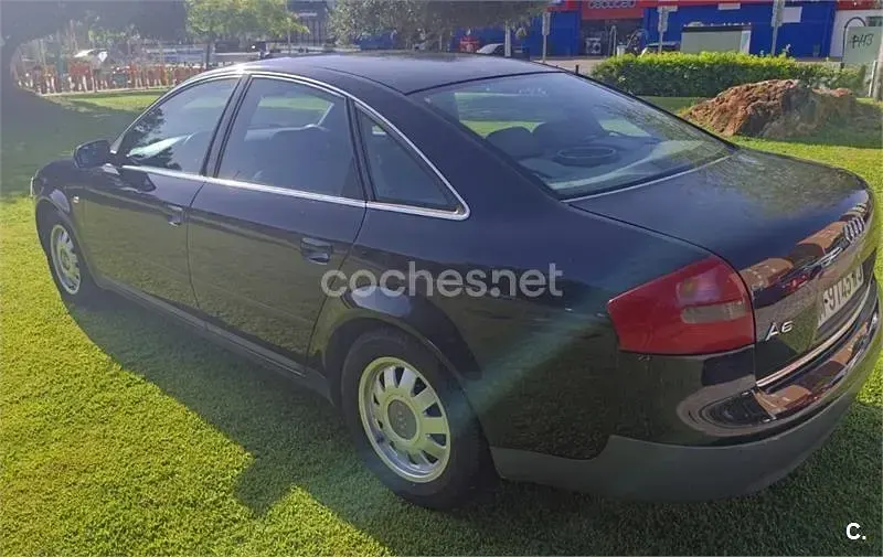 Usado Audi A6 165 CV (121 kW) 1998 Azul Familiar