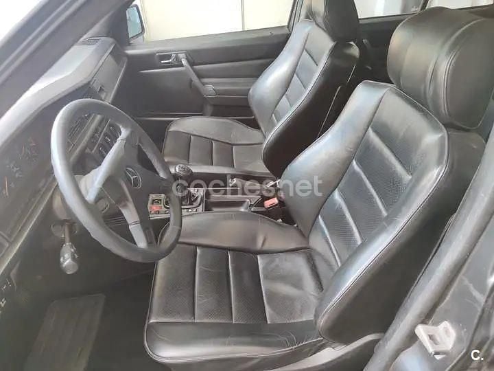 Usado Mercedes 190 185 CV (136 kW) 1985 Negro Berlina
