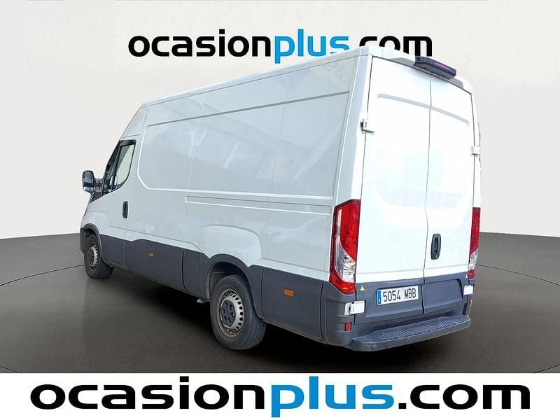 Usado Iveco Daily 156 CV (114 kW) 2022 Blanco Familiar