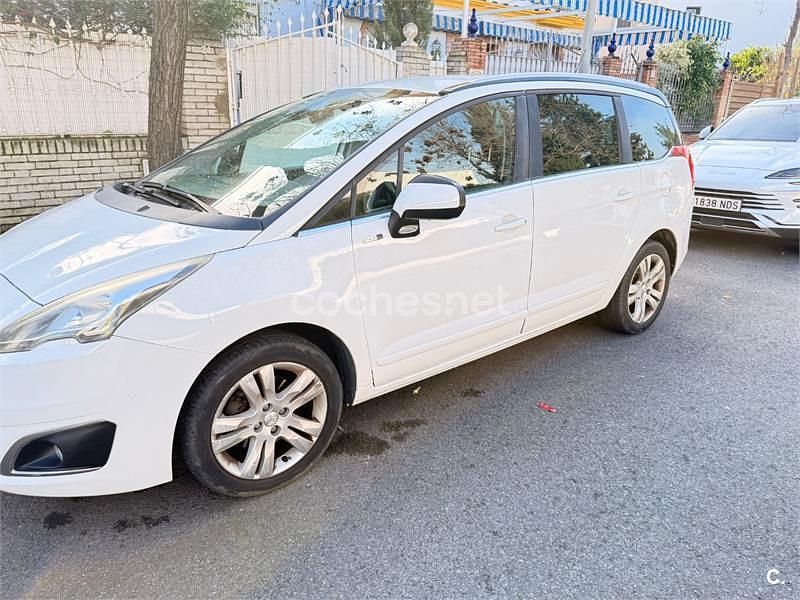 Usado Peugeot 5008 Style 130 CV (95 kW) 2016 Blanco Monovolumen